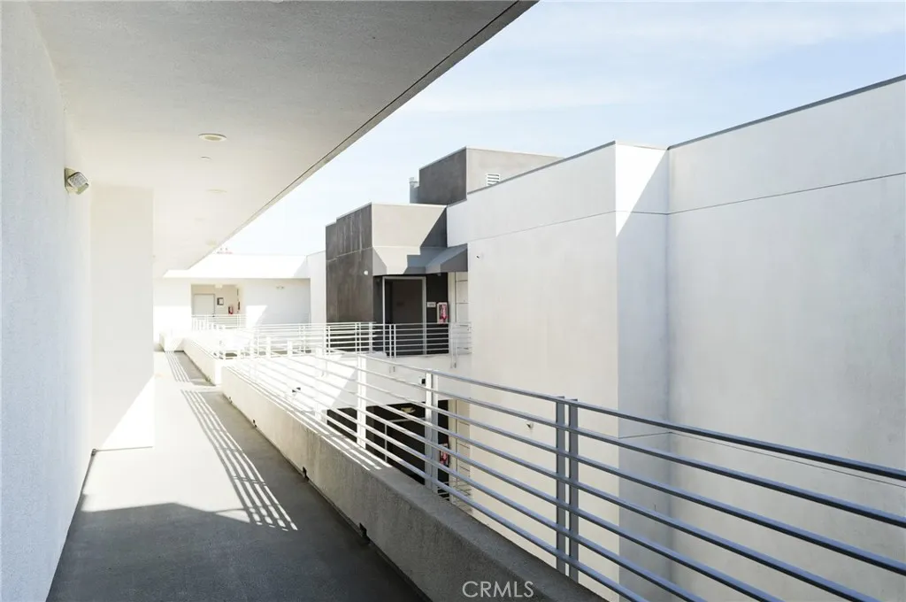 Entry 2 - Elevator (Grey building color) Entry 2 - Elevator (Grey building color)