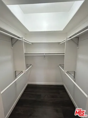 @nd bedroom Walk-In Closet