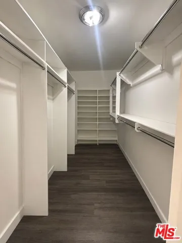 En-Suite Walk-In Clost