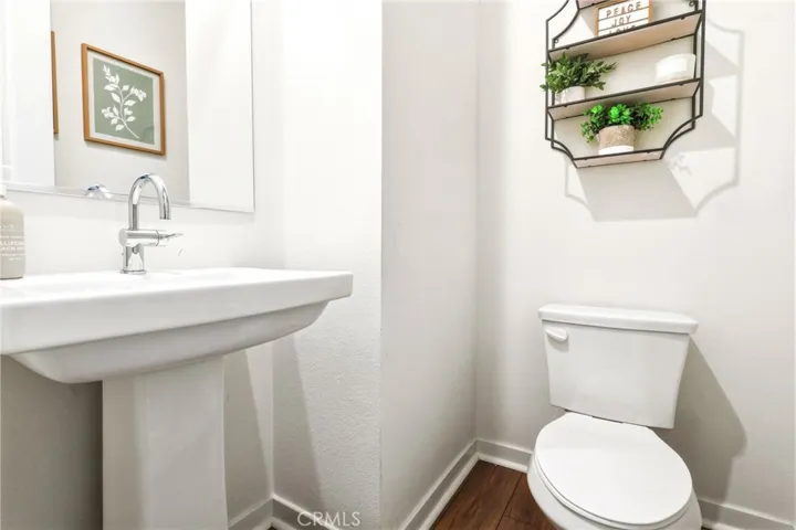 Downstairs 1/2 bathroom