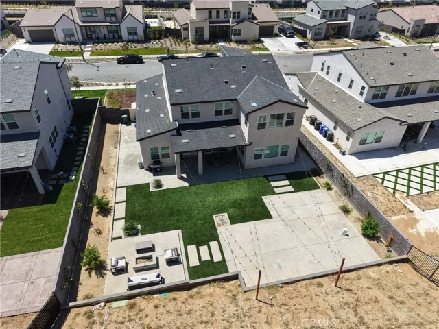 Entertainers Backyard with low maintenance artificial grass.