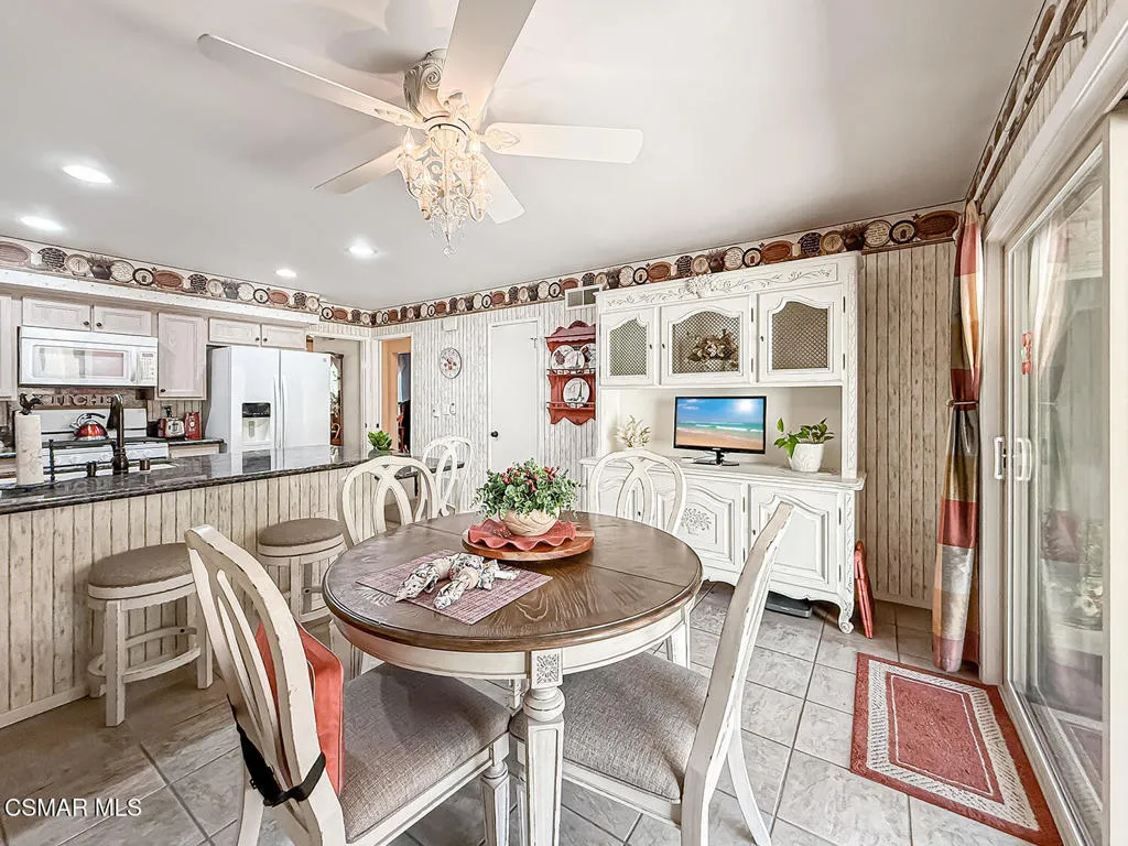 bKitchen and Dining7