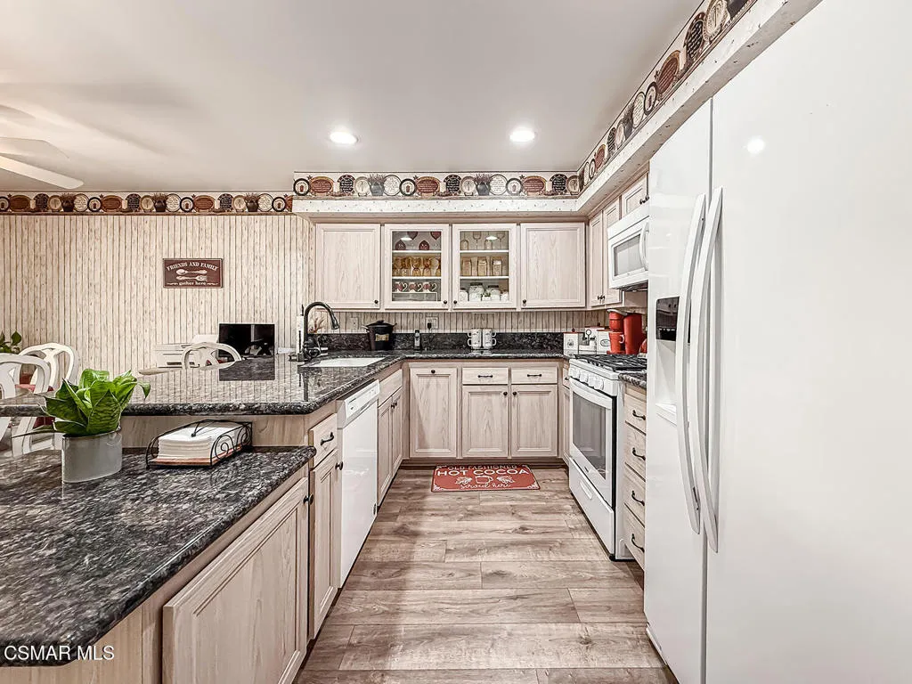 bKitchen and Dining3