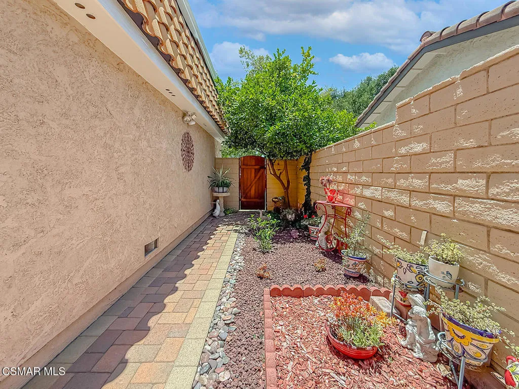 gBackyard and Garage7
