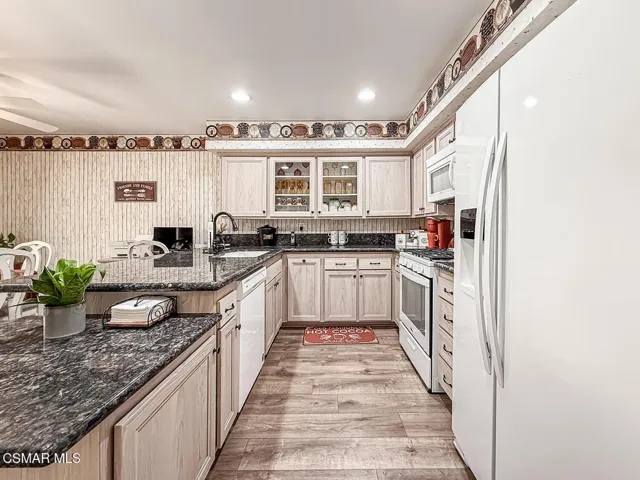 bKitchen and Dining3