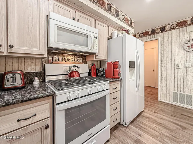 cKitchen and Dining5