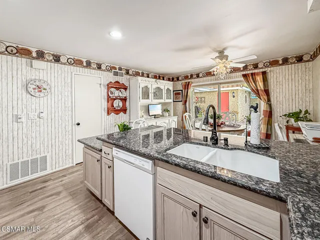 bKitchen and Dining5