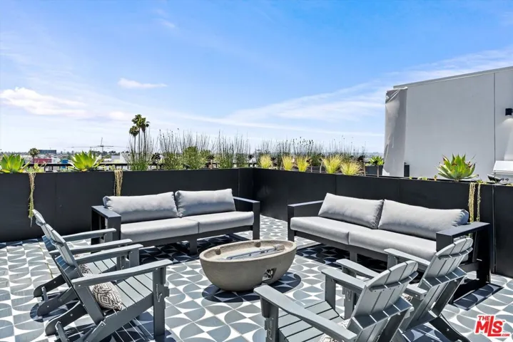 904 S New Hampshire Avenue 203, Los Angeles, California 90006