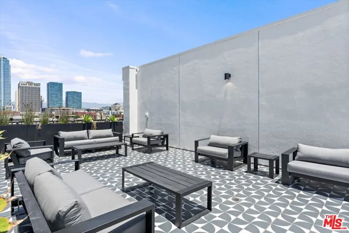 904 S New Hampshire Avenue 203, Los Angeles, California 90006
