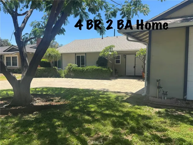 4 Bedrooms and 2 Bathrooms in Home
