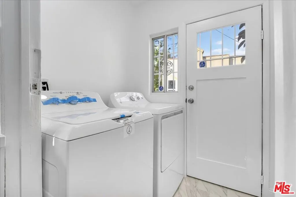 front unit laundry room fully