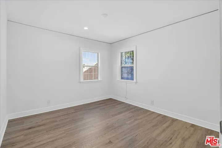 back unit bedroom