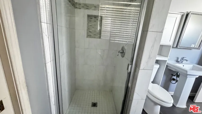 5717 4th Avenue, Los Angeles, California 90043
