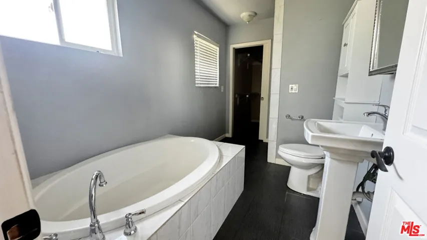5717 4th Avenue, Los Angeles, California 90043