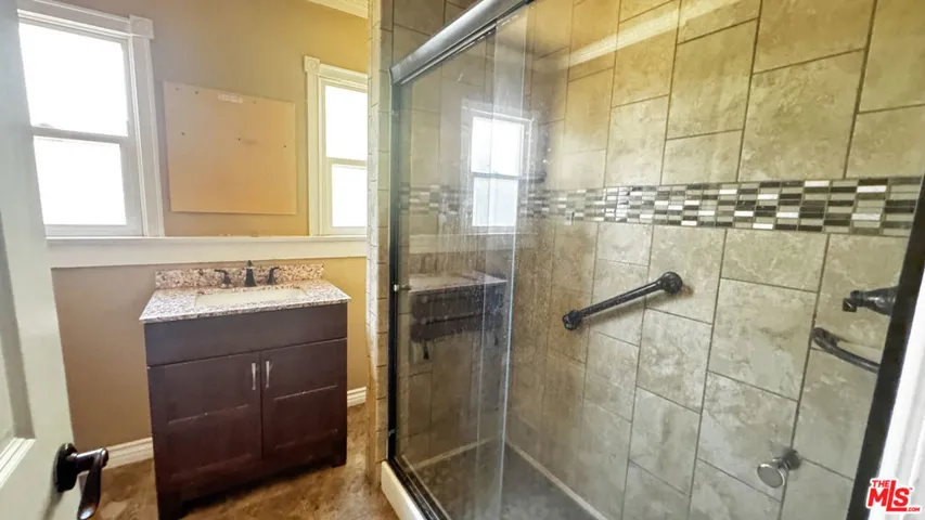 5717 4th Avenue, Los Angeles, California 90043