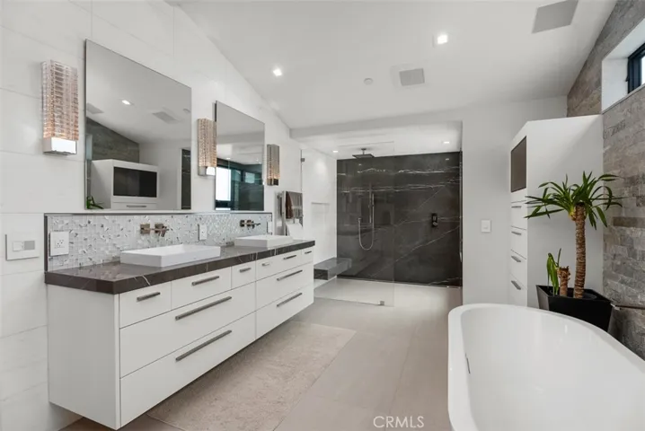848 Hillcrest Drive, Laguna Beach, California 92651