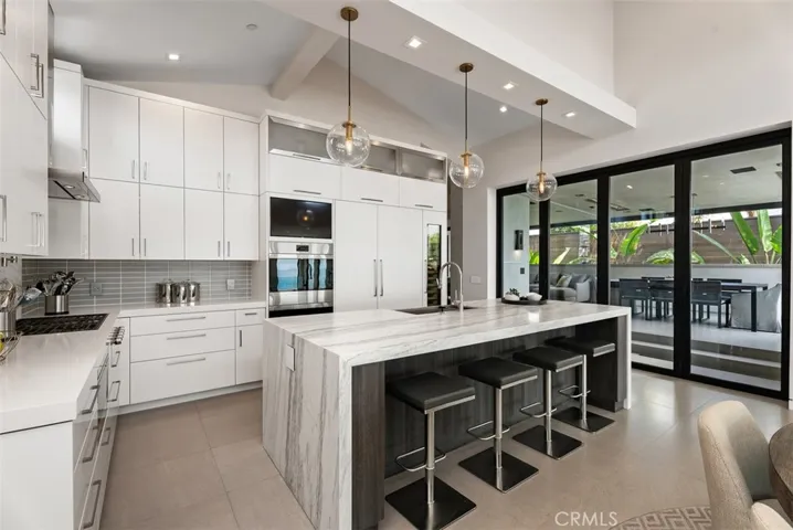 848 Hillcrest Drive, Laguna Beach, California 92651