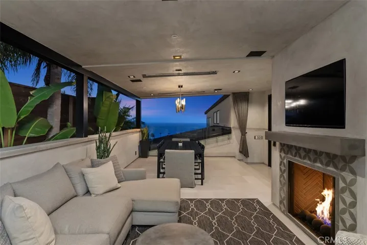848 Hillcrest Drive, Laguna Beach, California 92651
