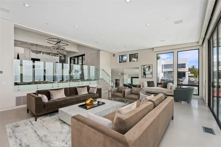 848 Hillcrest Drive, Laguna Beach, California 92651