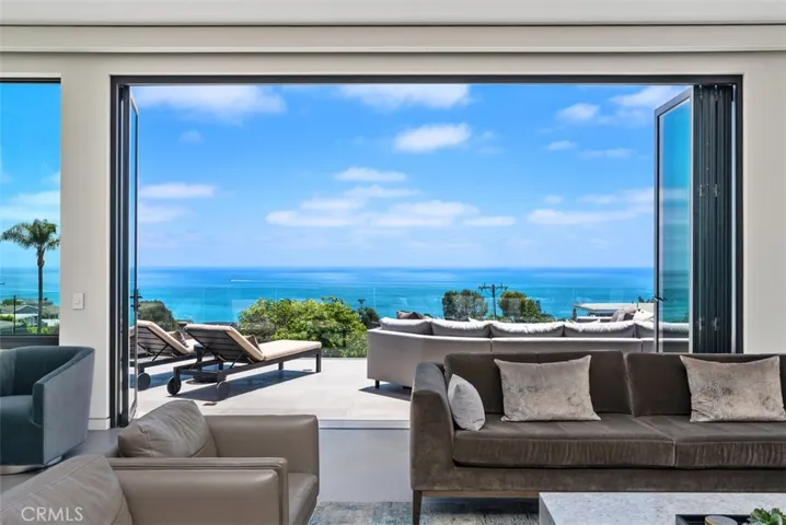 848 Hillcrest Drive, Laguna Beach, California 92651