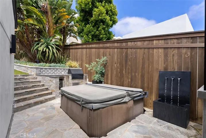 848 Hillcrest Drive, Laguna Beach, California 92651