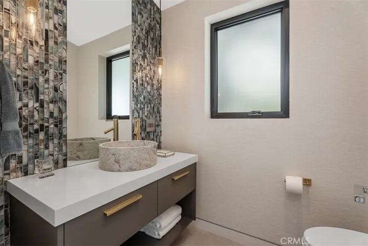 848 Hillcrest Drive, Laguna Beach, California 92651