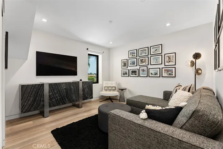 848 Hillcrest Drive, Laguna Beach, California 92651