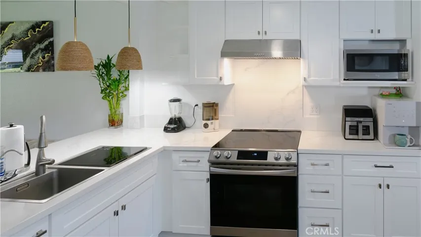 521 S Lyon 11, Santa Ana, California 92701