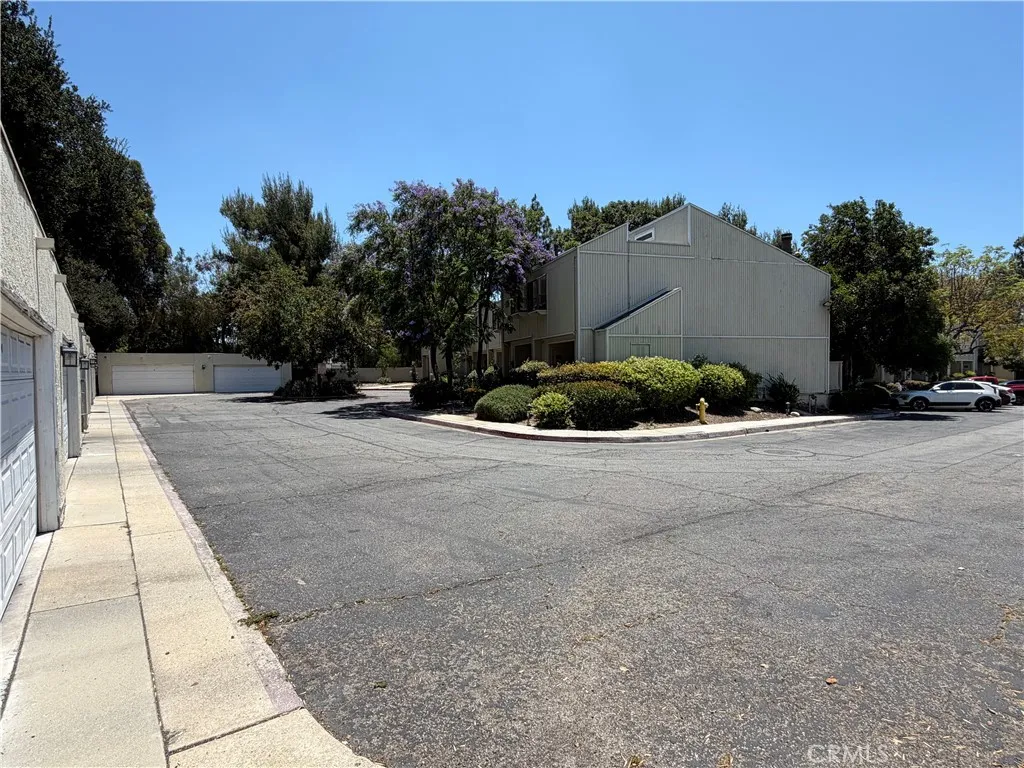 End unit and garage