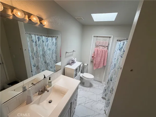 Jack and Hill full bath