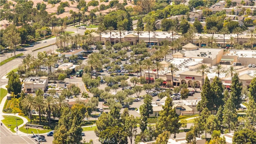 Just a short walk to Culver Plaza, Walnut Trail, and a variety of shopping and dining options