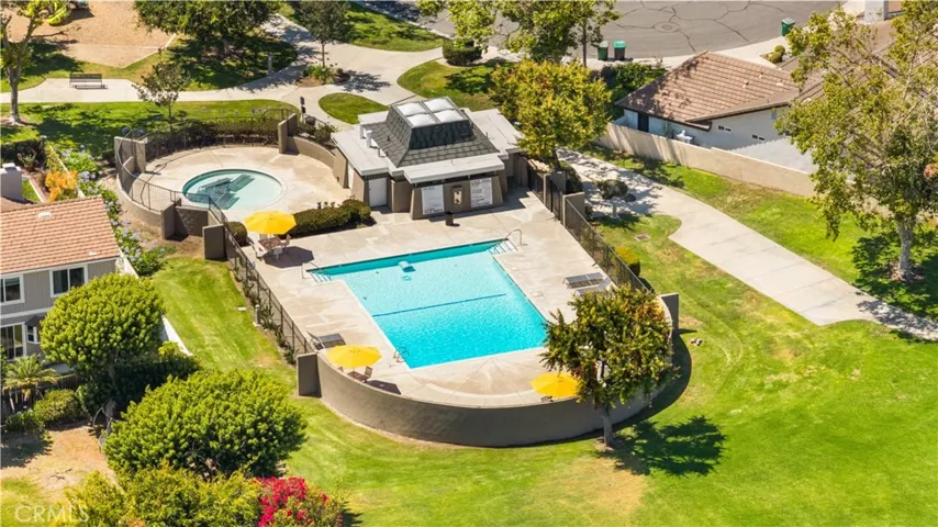 JUST STEPS AWAY FROM DEER SPRING PARK!