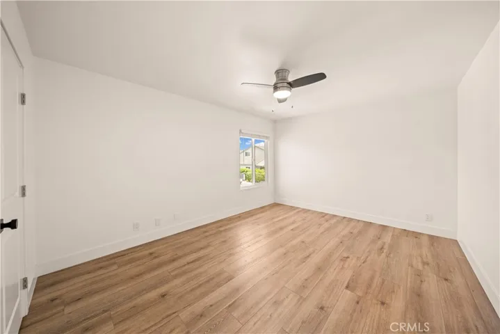 OVERSIZED GUEST BEDROOM II