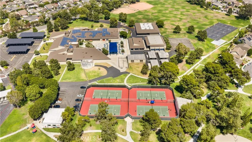 WALKING DISTANCE TO VENADO MIDDLE SCHOOL!