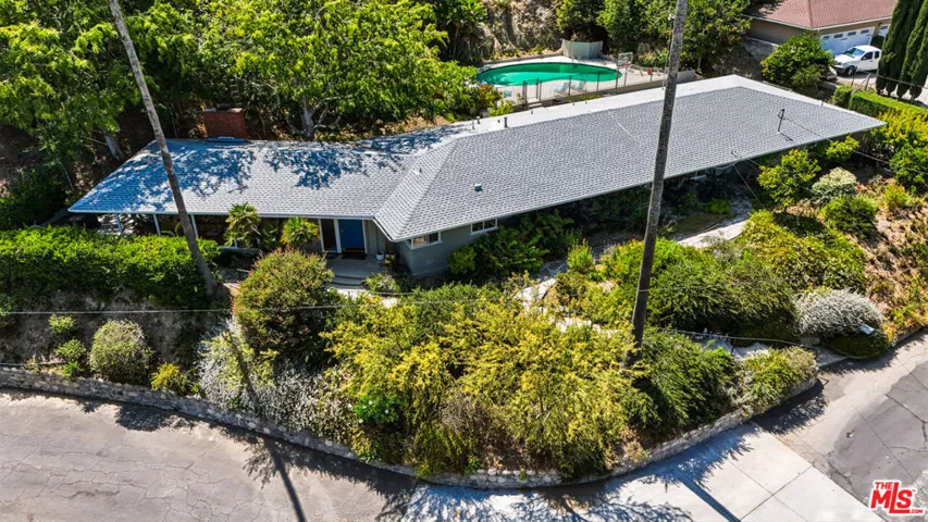 1525 Glenmont Drive, Glendale, California 91207