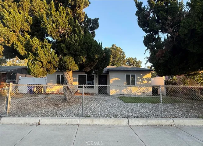 Front of the Rialto home.