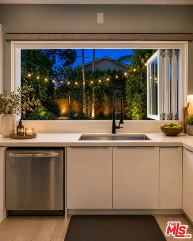 3213 Thatcher Avenue, Marina Del Rey, California 90292