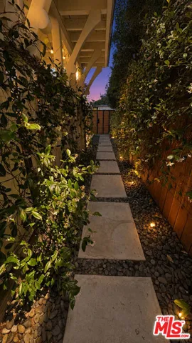 3213 Thatcher Avenue, Marina Del Rey, California 90292