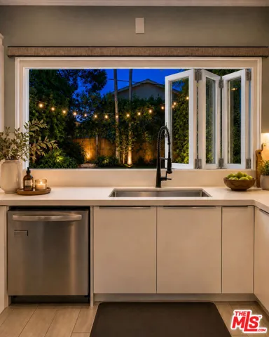3213 Thatcher Avenue, Marina Del Rey, California 90292