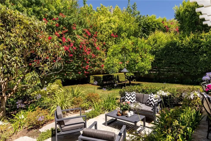 MATURE LANDSCAPING