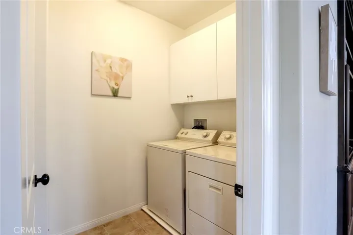 lLaundry room next to Kictchen