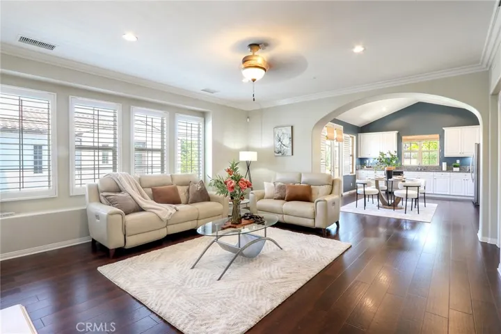 Sun-filled Living room