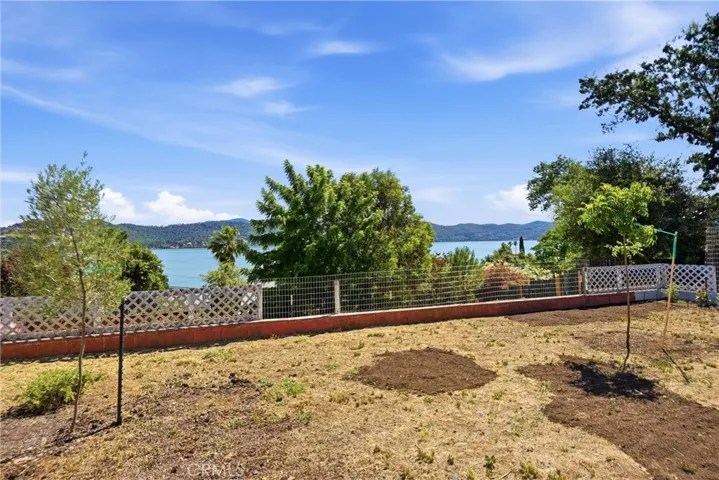 Panoramic views of the lake