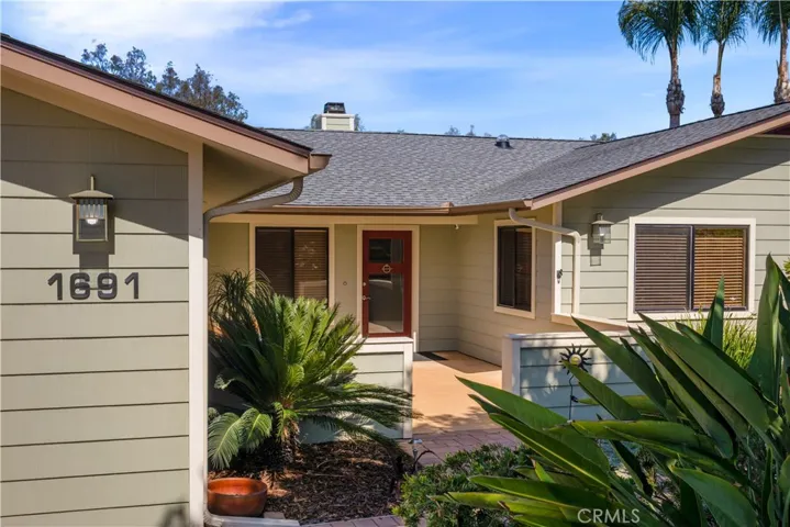 1691 Pepper Tree, Fallbrook, California 92028