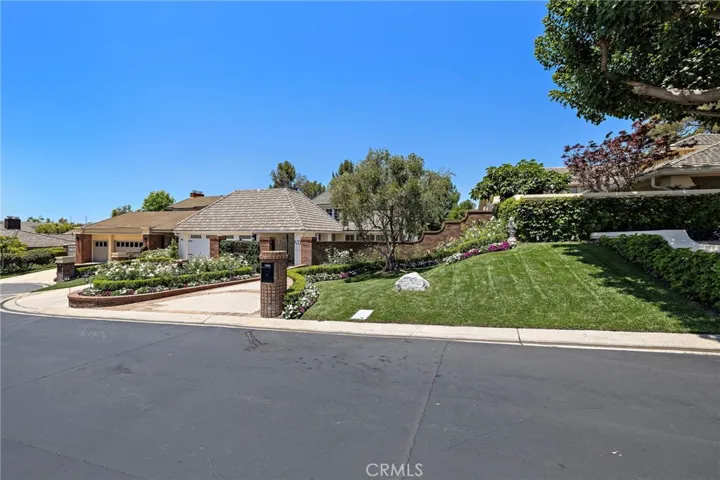 5603 E Crest De Ville, Orange, California 92867