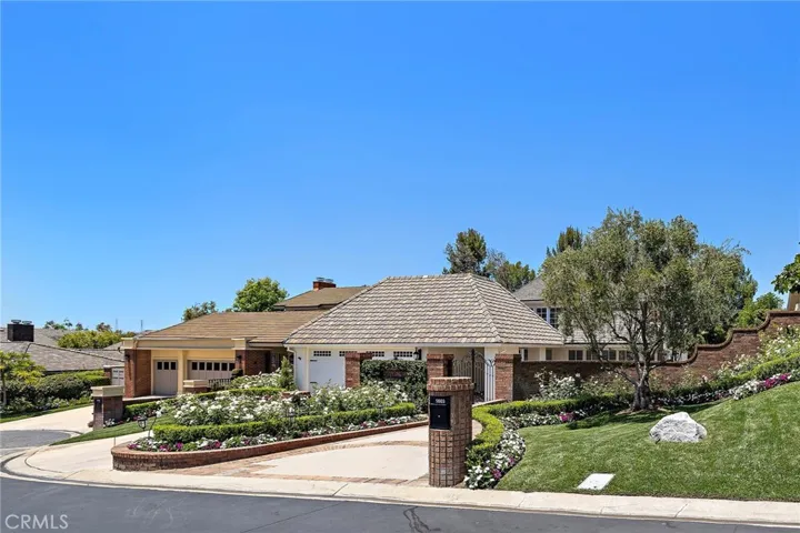 5603 E Crest De Ville, Orange, California 92867