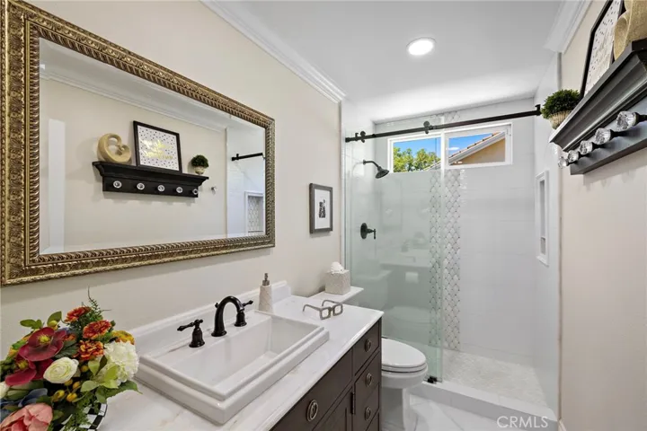 5603 E Crest De Ville, Orange, California 92867