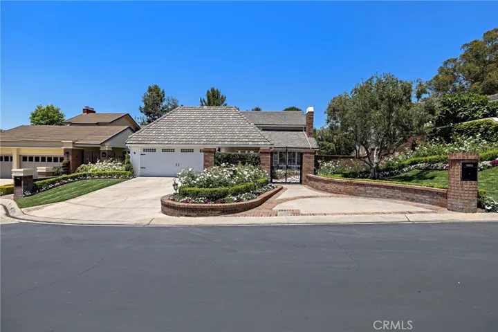 5603 E Crest De Ville, Orange, California 92867