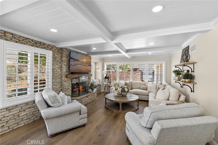 5603 E Crest De Ville, Orange, California 92867