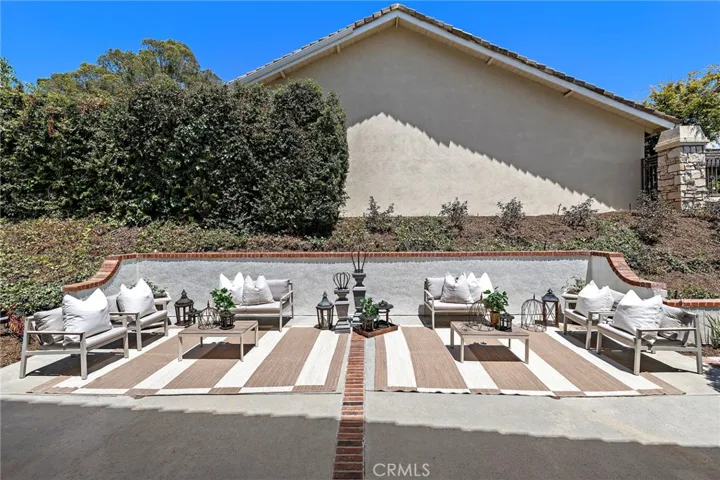 5603 E Crest De Ville, Orange, California 92867